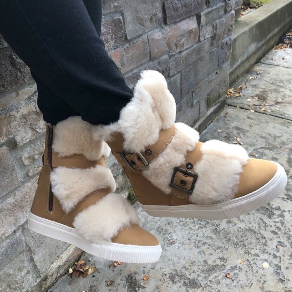 Luxe de Leon Monterrey
Nubuck Shearling Ankle (shoe15)